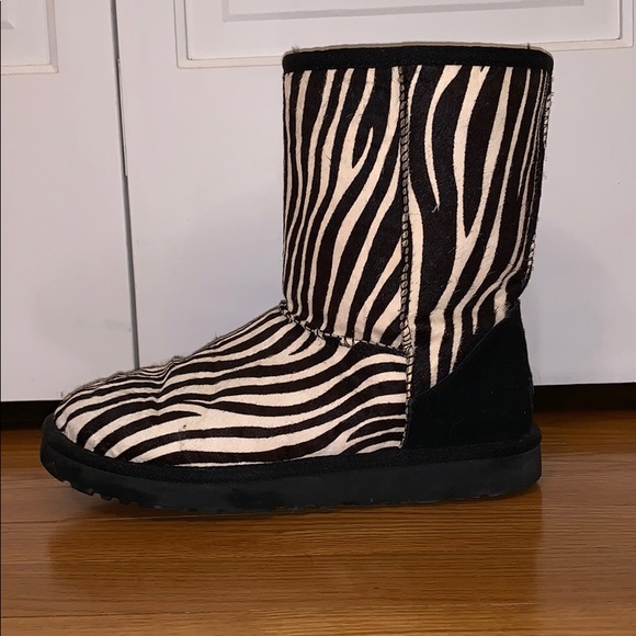 UGG (zebra print) - Picture 1 of 3
